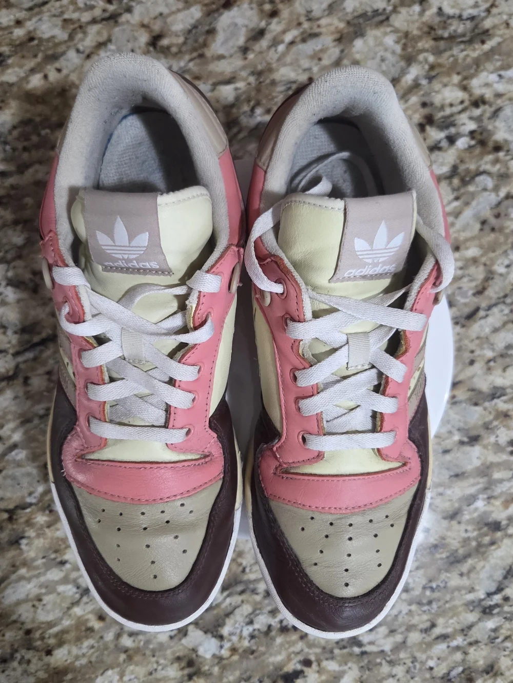 adidas Low-Top Sneaker in Pink, Beige & Brown Leather - Picture 5 of 7